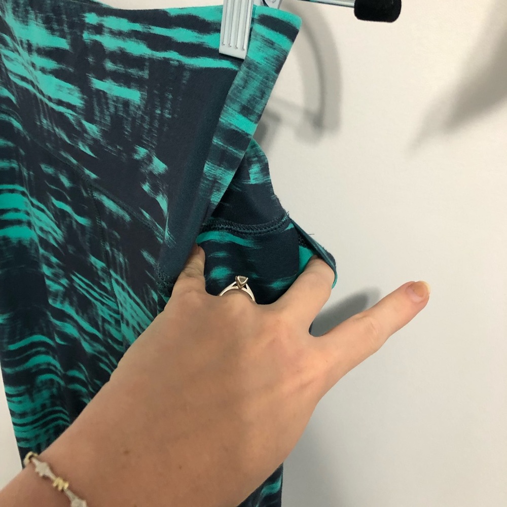 Medium High Rise Reebok Paint Crops - Picture 8 of 14